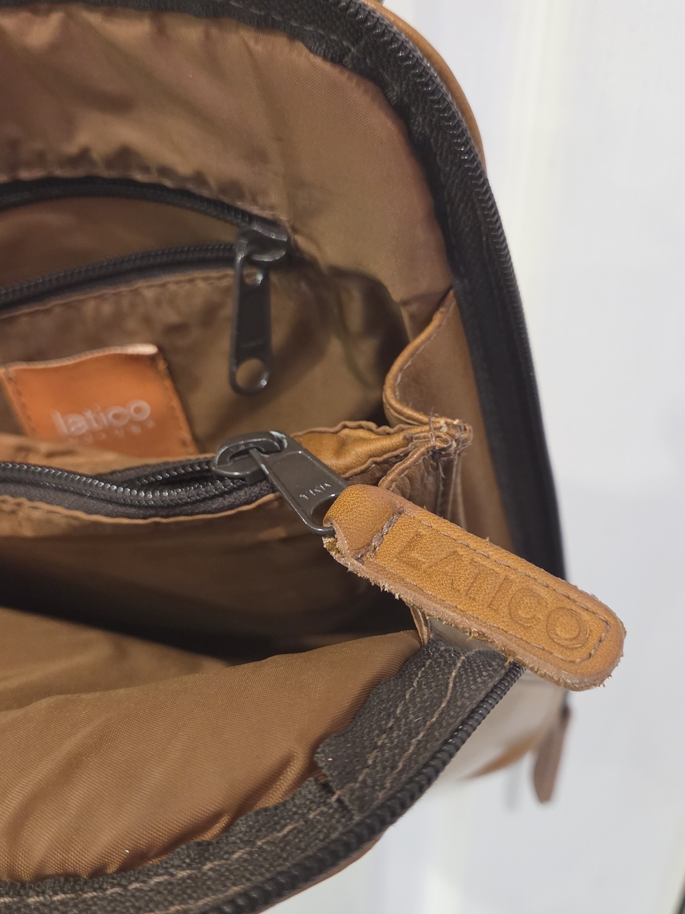 Vintage 90s/y2k Latico Leather Crossbody Bag - Picture 8 of 10